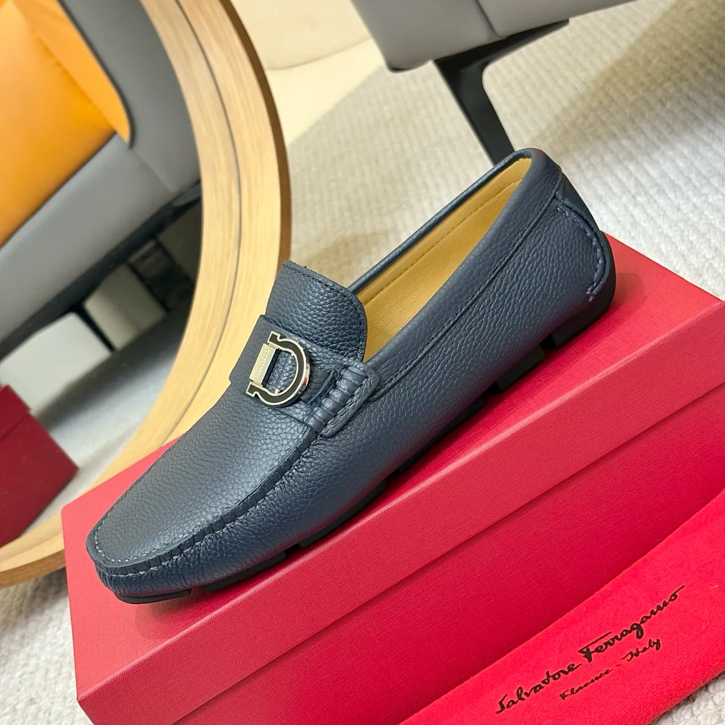 Men's men's shoes 💰420 (Yangli) Ferragamo 〰Ferragamo 2⃣️0⃣️2⃣️5️⃣ New series 👊🏻 Upper 🇮🇹 Italian imported calfskin, original outsole molding. Water-dyed sheepskin lining. The identity of every successful man is set off, and the upper and lower shoes are elegant and stable🚶🏻🚶🏻The high-end custom counter original replica is an eternal classic🔍️Number of codes: 38-46 with counter packaging
